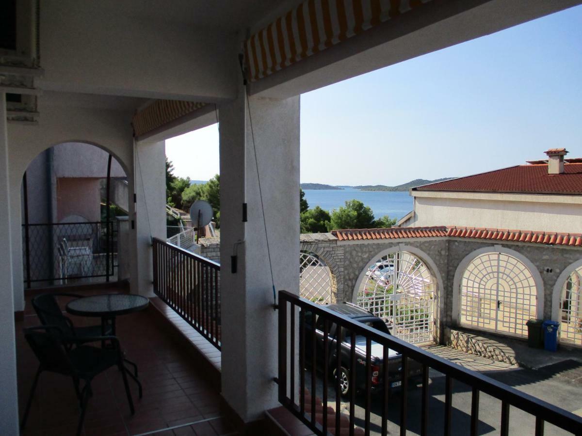 Apartments Meni Драге Экстерьер фото